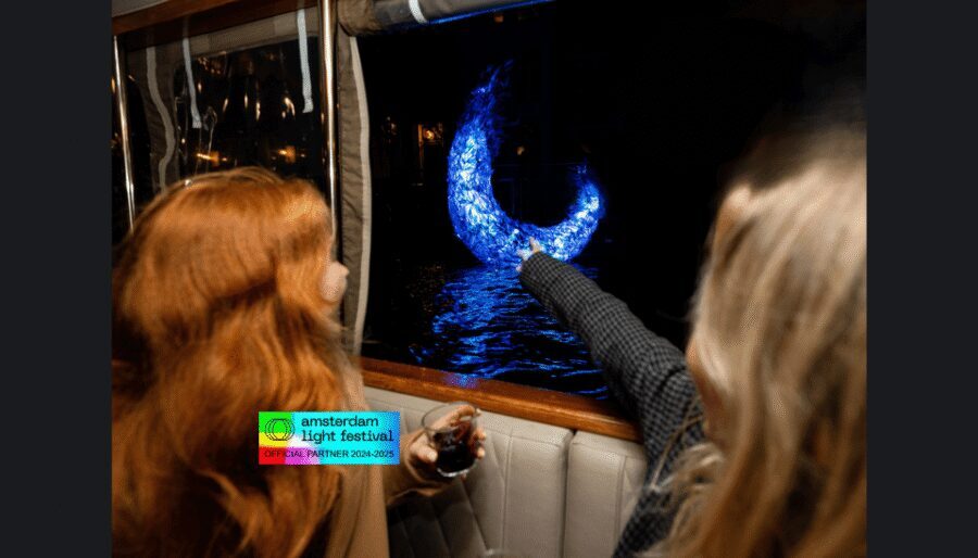 Amsterdam: Light Festival Cruise With Drinks & Snacks - Staying warm on a covered boat during the Light Festival