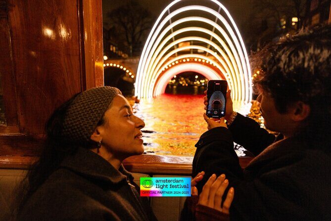 Amsterdam Light Festival: Heated Boat Cruise + Hot Drinks & Bite - Group Size and Crowding: The Real Trade-Off