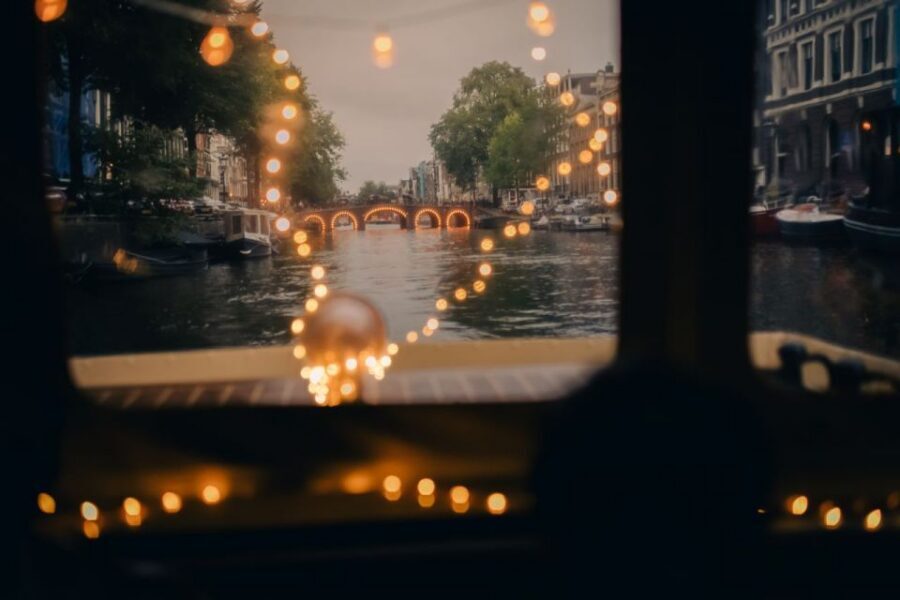 Amsterdam: Light Festival Heated Cruise w/ Drinks & Snacks - Herengracht, De Negen Straatjes, and Leidsegracht’s evening glow