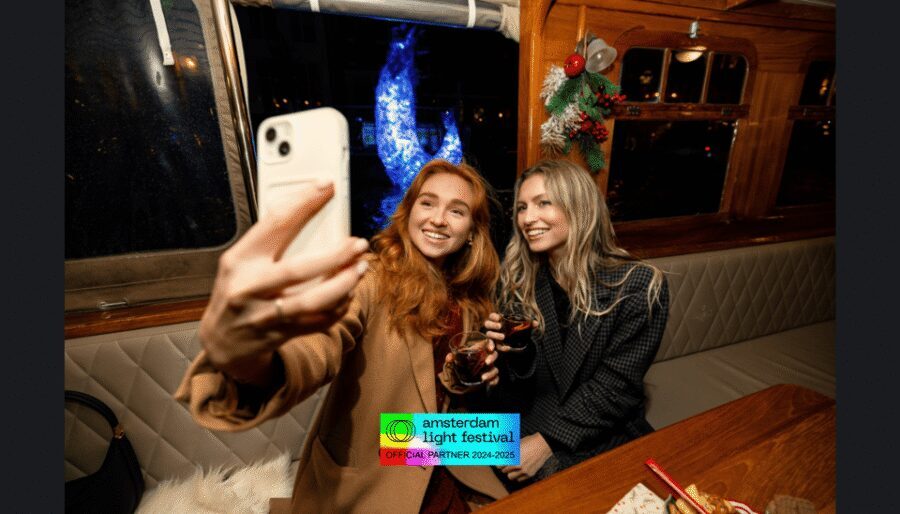 Amsterdam: Light Festival Heated Cruise w/ Drinks & Snacks - Brouwersgracht and Haarlemmersluis: finishing strong at the night-waterline