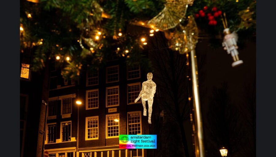 Amsterdam: Light Festival Heated Cruise w/ Drinks & Snacks - The guide experience: why narration is more than background noise