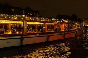 Amsterdam Light Festival: Heated Cruise with Hot Drinks & Bite - The 75-minute canal route and what you’ll actually see