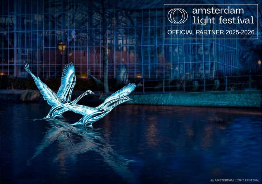 Amsterdam Light Festival Live Commentary & Optional Drinks - Key things to love about this Amsterdam Light Festival cruise
