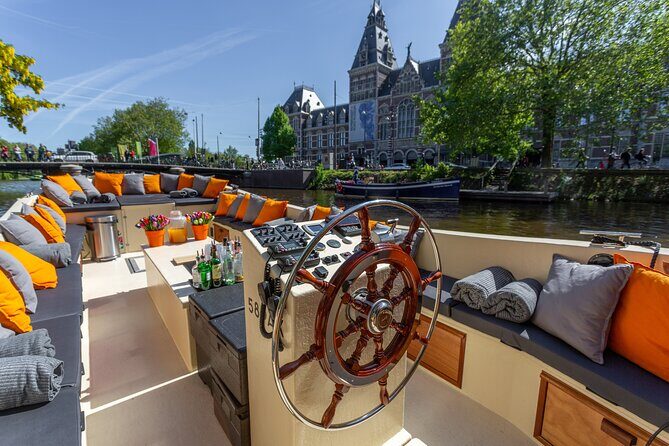 Amsterdam Light Festival: Saloon Boat Cruise + Hot Drinks & Bite - The canal route experience: how the live guide keeps it moving