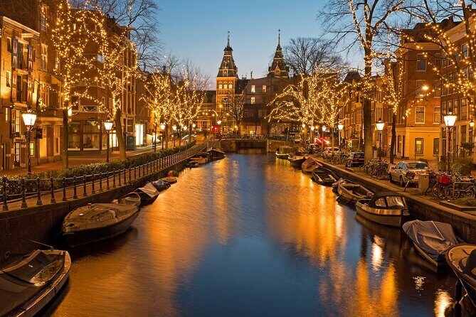 Amsterdam Light Festival Winter Walk with Stroopwafel Workshop - Stop 2: Munttoren (Munt Tower) and the center-city story