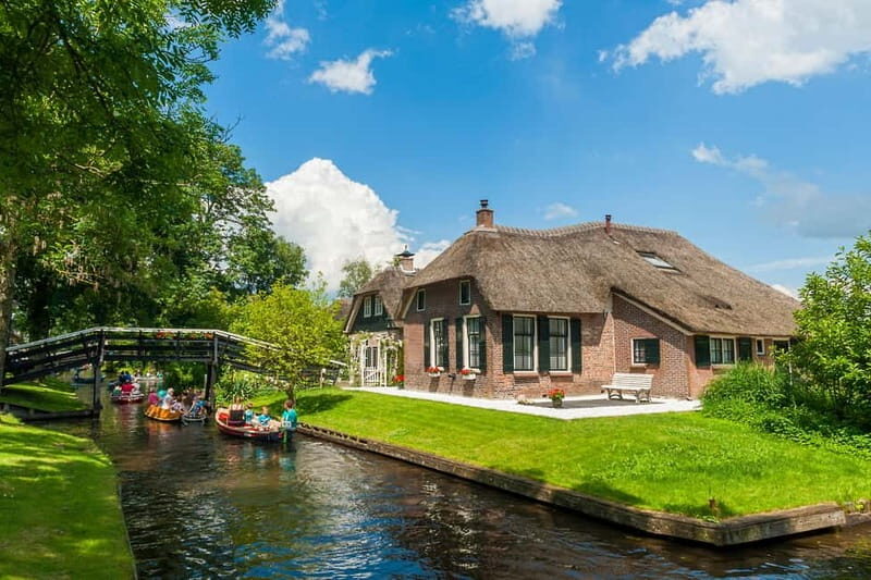 Amsterdam: Live GuideD Giethoorn Boat Tour & Cheese Platter - The 1.5-Hour Drive: Plan for Comfort, Not Speed