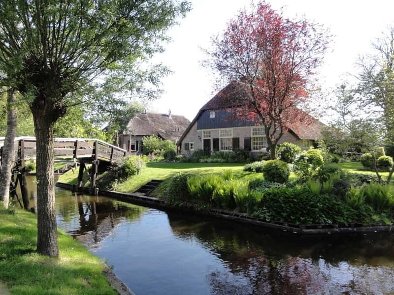 Amsterdam: Live GuideD Giethoorn Boat Tour & Cheese Platter - Price and Value: Is $76 Worth It From Amsterdam?