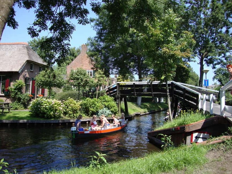 Amsterdam: Live GuideD Giethoorn Boat Tour & Cheese Platter - Language and Group Size: Comfort With a Real Guide