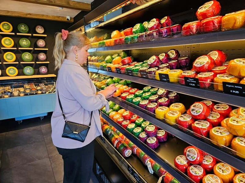 Amsterdam: Live GuideD Giethoorn Boat Tour & Cheese Platter - What to Bring and How to Dress for a Weather-Proof Day