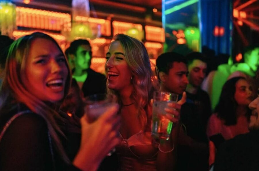 Amsterdam: Ludwig's Original Pub Crawl with VIP Club Entry - Quick Hits Before You Go