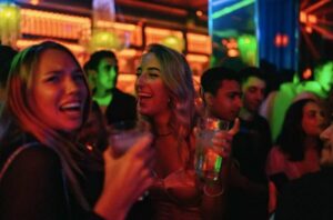 Amsterdam: Ludwig's Red Light Pub Crawl with VIP Club Entry - Price and Value: $32 Buys Structure, Not Unlimited Drinks