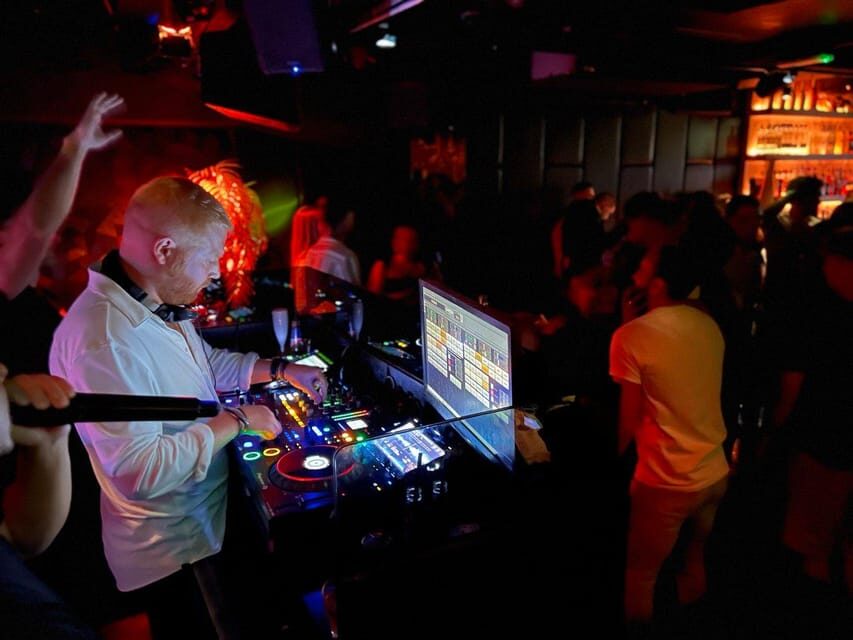 Amsterdam: Ludwig's Red Light Pub Crawl with VIP Club Entry - Practical Tips So You Don’t Feel Rushed