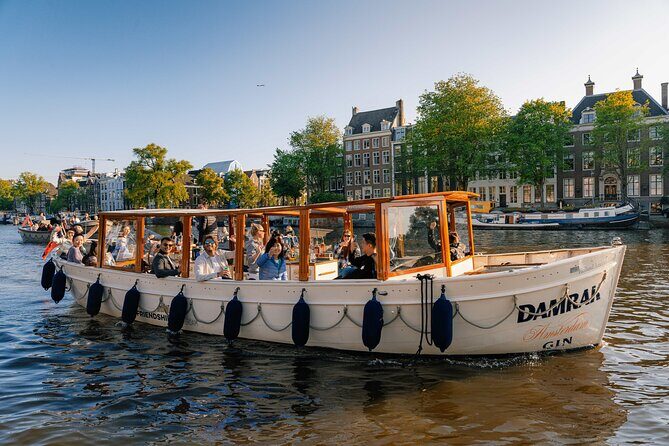 Amsterdam: Luxury Boat Cruise Unlimited Cocktails, Beers & Wines - The Crew and the Live Commentary Style