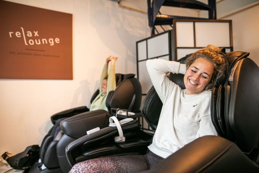 Amsterdam: Massage Session - What Happens When You Walk In (Quiet Lounge, Staff Guidance)