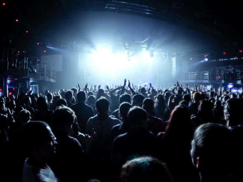 Amsterdam: Moco Museum & Nightclubs Admission Combo w/ Taxi - Welcome drinks, shots, and the small extras that matter
