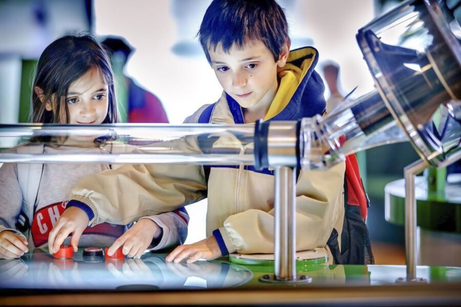 Amsterdam: NEMO Science Museum Ticket - The Chain Reaction Demo: Engineering Theater for All Ages