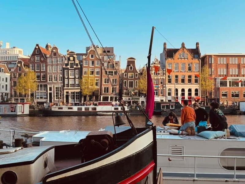 Amsterdam: Off the Beaten Path Bike Tour in French - Where It Starts: Bike Rental Reine and the Smooth Setup
