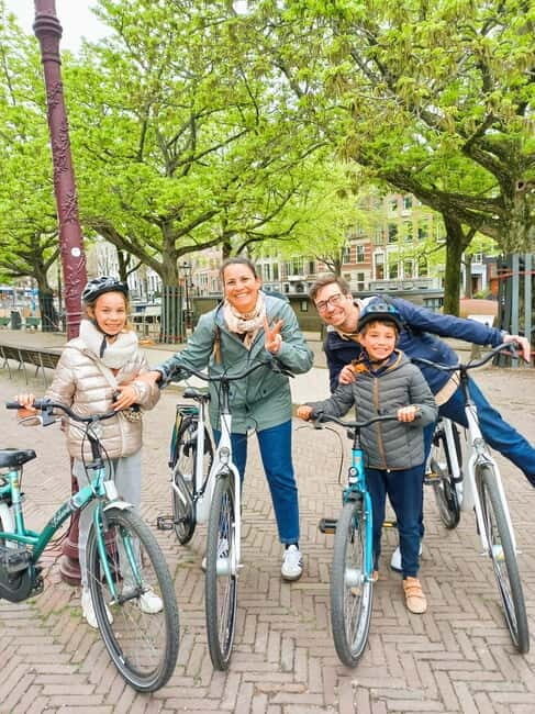 Amsterdam: Off the Beaten Path Bike Tour in French - WWII on Two Wheels: The Jewish Quarter and the Anne Frank Thread