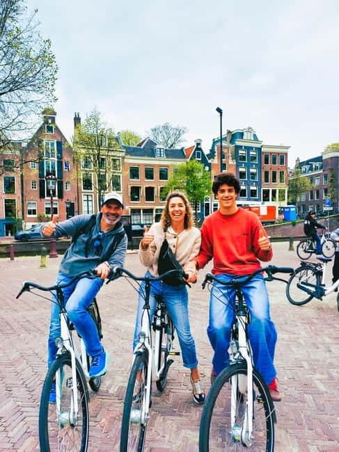 Amsterdam: Off the Beaten Path Bike Tour in French - Magere Brug and Amstelveld: Classic Amsterdam, Measured in Minutes