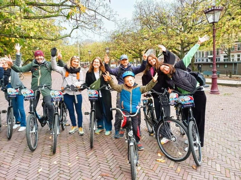 Amsterdam: Off the Beaten Path Bike Tour in French - Bikes, Pace, and What 2.5 Hours Feels Like