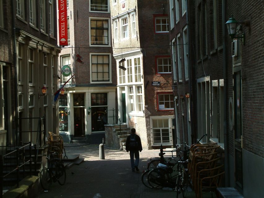 Amsterdam Old City Private Walking Tour - Medieval center and old city wall traces: the city before the boom
