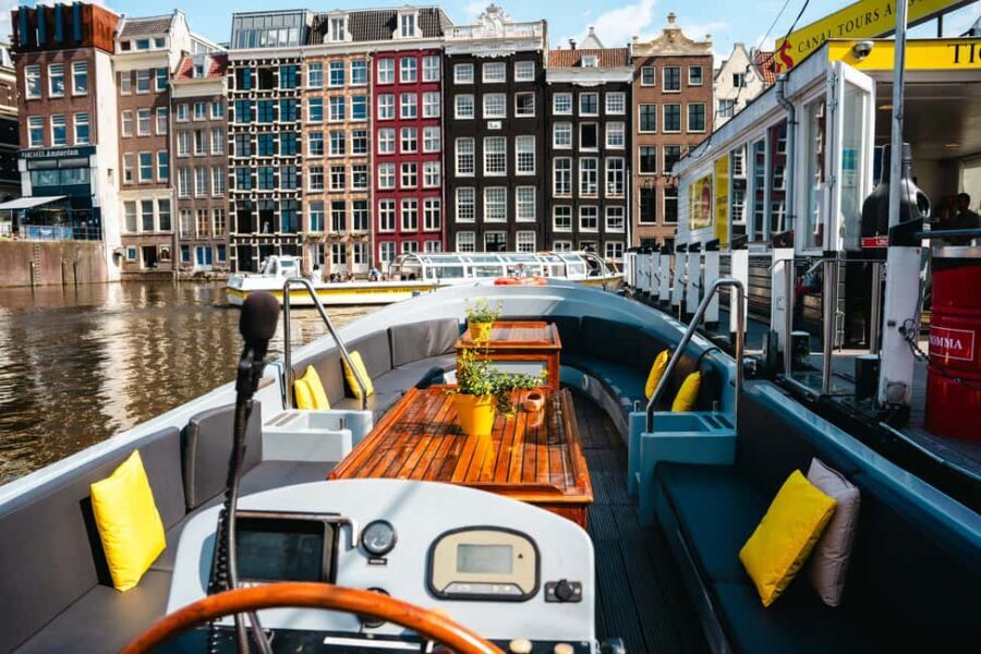 Amsterdam: Open Boat Tour of Canals with Expert Local Guide - Should you book Stromma’s 1-hour open boat canal tour?