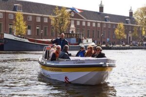 Amsterdam Open Boat Tour with Local Guide - How the captain turns the boat into a real guide (not just a ride)