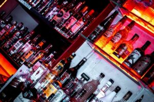 Amsterdam: Original Pub Crawl Party with VIP Entrance - The Waterhole Bar Warm-Up: A Friendly Start Before the Big Streets