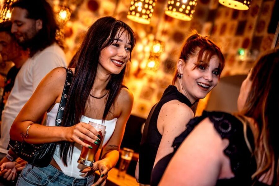 Amsterdam: Original Pub Crawl Party with VIP Entrance - Leidseplein to the Clubs: VIP Entry and Skip-the-Line Access