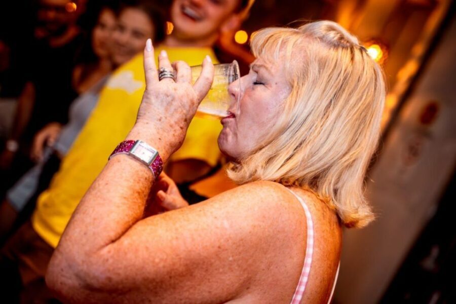 Amsterdam: Original Pub Crawl Party with VIP Entrance - The Drink Deals and Free Shots: How This Is Actually Good Value