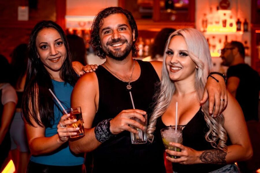 Amsterdam: Original Pub Crawl Party with VIP Entrance - Dress Code and ID Rules That Can Stop You Cold