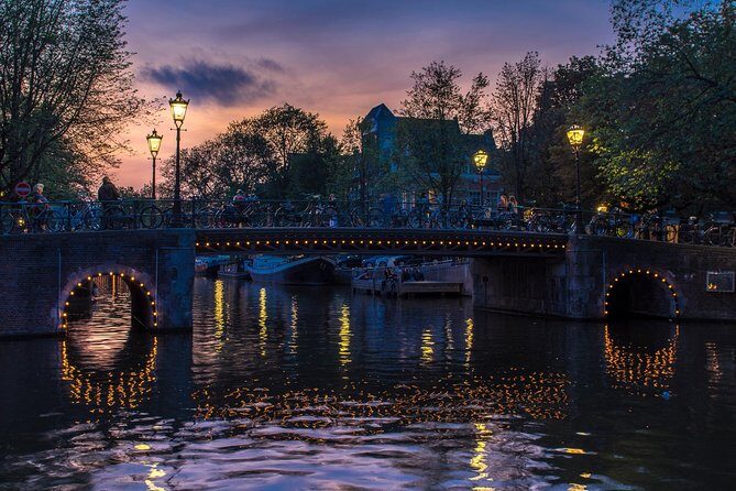 Amsterdam Photography Masterclass - Private Photography Lesson - Stop 1: Amsterdams Lieverdje Statue for Close-Up Storytelling