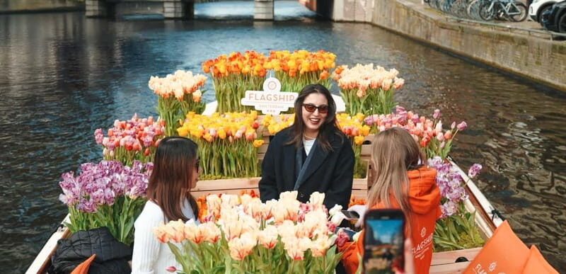 Amsterdam: Premium Tulip Boat Canal Tour - A 1-hour tulip cruise that turns sightseeing into a photo plan