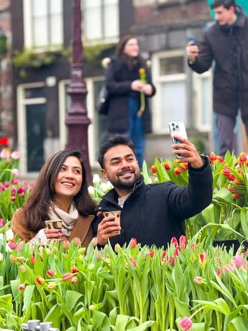Amsterdam: Premium Tulip Boat Canal Tour - What’s different about the boat: tulips, bar service, and comfort details
