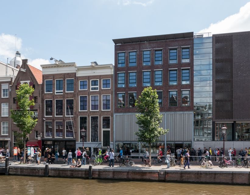 Amsterdam: Private Anne Frank and Jewish Quarter Tour - Meeting at Hermitage Pier: where the walk starts with meaning