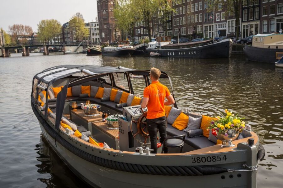 Amsterdam: Private BBQ Cruise with Personal Chef & Drinks - The Canal Route: Herengracht, Keizersgracht, Prinsengracht, and Red Light Views