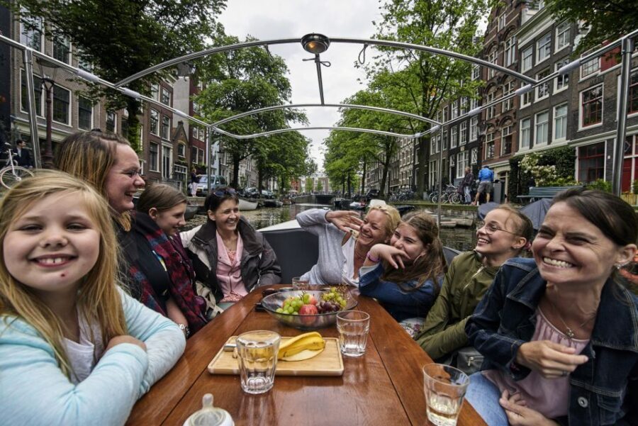 Amsterdam: Private Canal Tour - Drinks and snacks: what you get, what to add