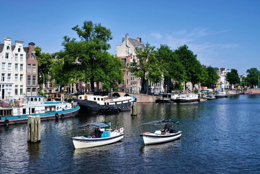 Amsterdam: Private Canal Tour - River and port cruising: Amsterdam beyond the main canals