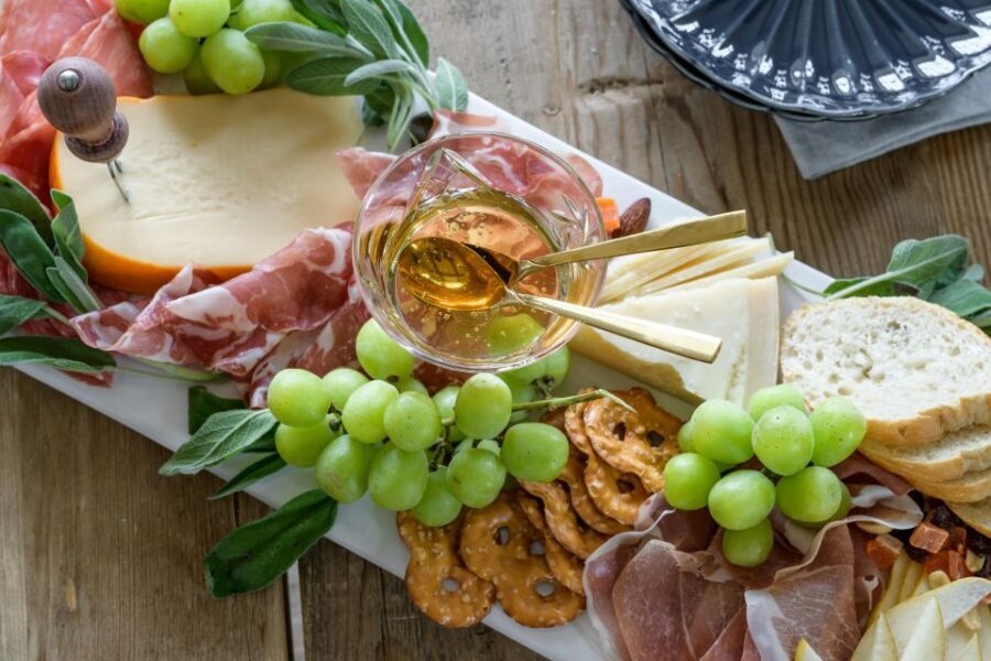 Amsterdam: Private Cruise with Drinks & Optional Snacks - Choosing 90 minutes or 2 hours: what you’re really buying
