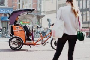 Amsterdam: Private Guided City Tour by Pedicab - Route overview: how 1–2 hours fits Amsterdam’s layout