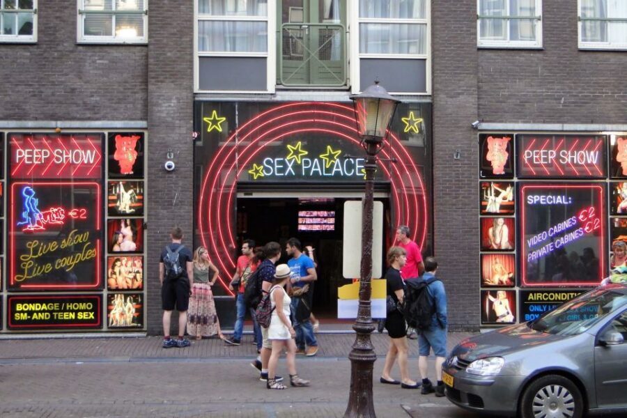 Amsterdam: Private Red Light District and Food Tour - Oude Kerk and the Old-Amsterdam Feeling