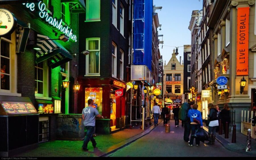Amsterdam: Private Red Light District and Food Tour - Meeting Near Park Plaza Victoria and Starting with Easy Orientation