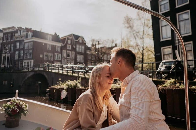 Amsterdam: Private Romantic Canal Cruise w. Prosecco/Snacks - Key highlights at a glance