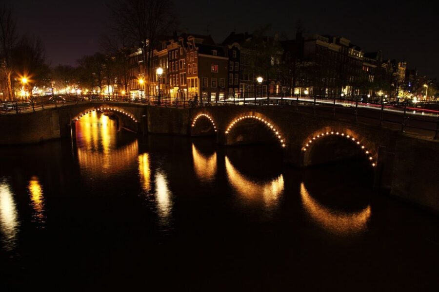 Amsterdam: Private Romantic Evening Boat Tour with Prosecco - Who should book this private Prosecco canal cruise