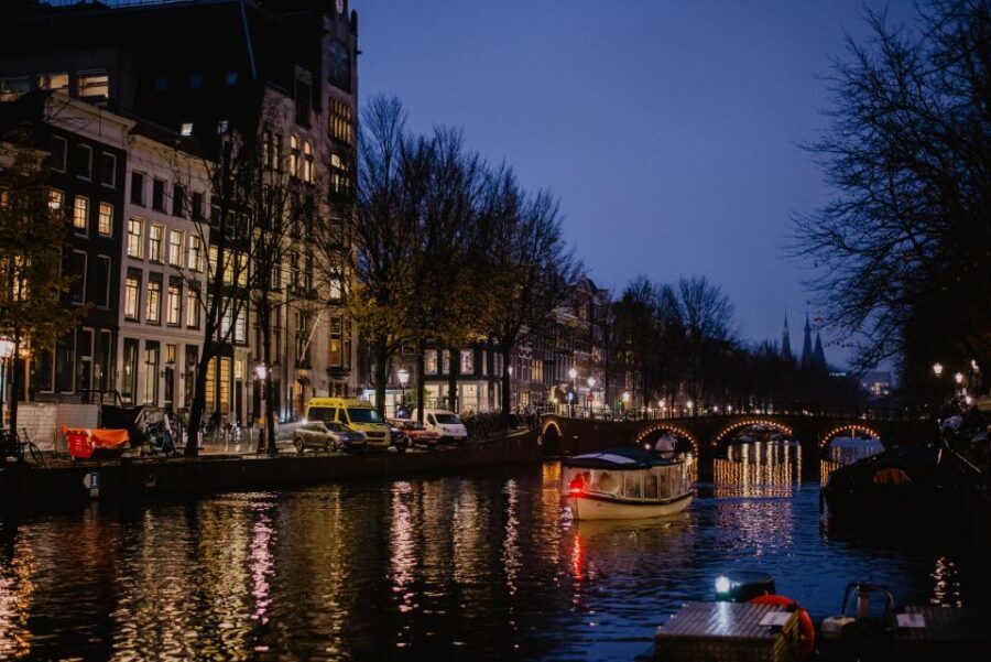 Amsterdam: Private Romantic Evening Boat Tour with Prosecco - Night Canals and a Private Boat: the romance factor that actually works
