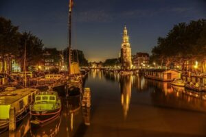 Amsterdam: Private Romantic Evening Boat Tour with Prosecco - Prosecco, snacks, and blankets: what’s included and why it matters