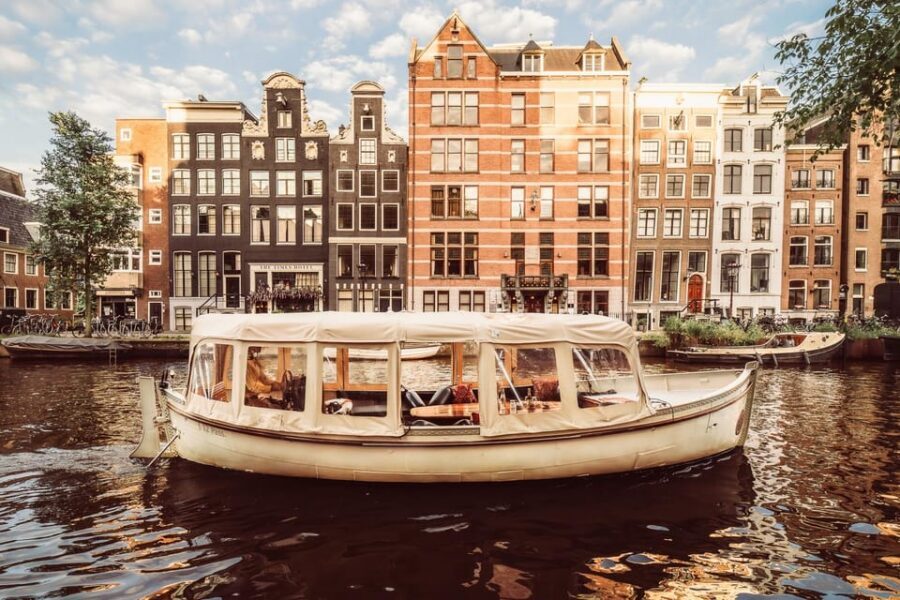 Amsterdam: Private Romantic Evening Boat Tour with Prosecco - Stop-by-stop: what each canal stretch is like