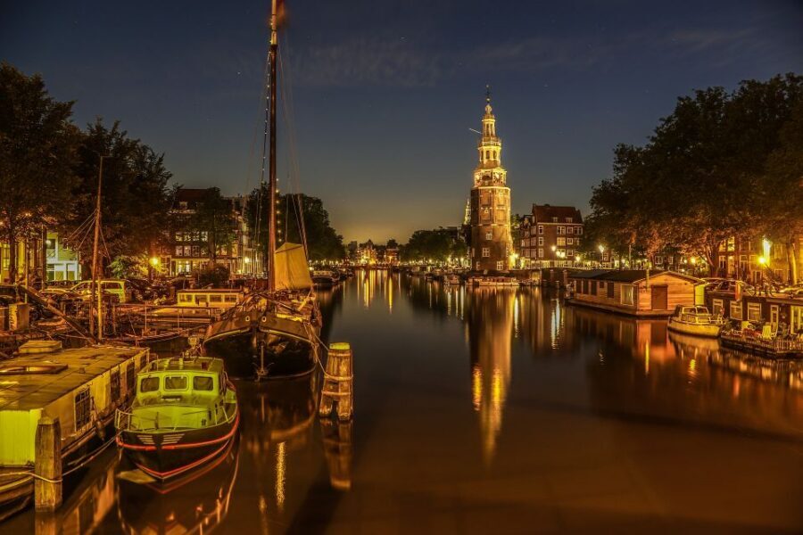 Amsterdam: Private Romantic Evening Boat Tour with Prosecco - Prosecco, snacks, and blankets: what’s included and why it matters