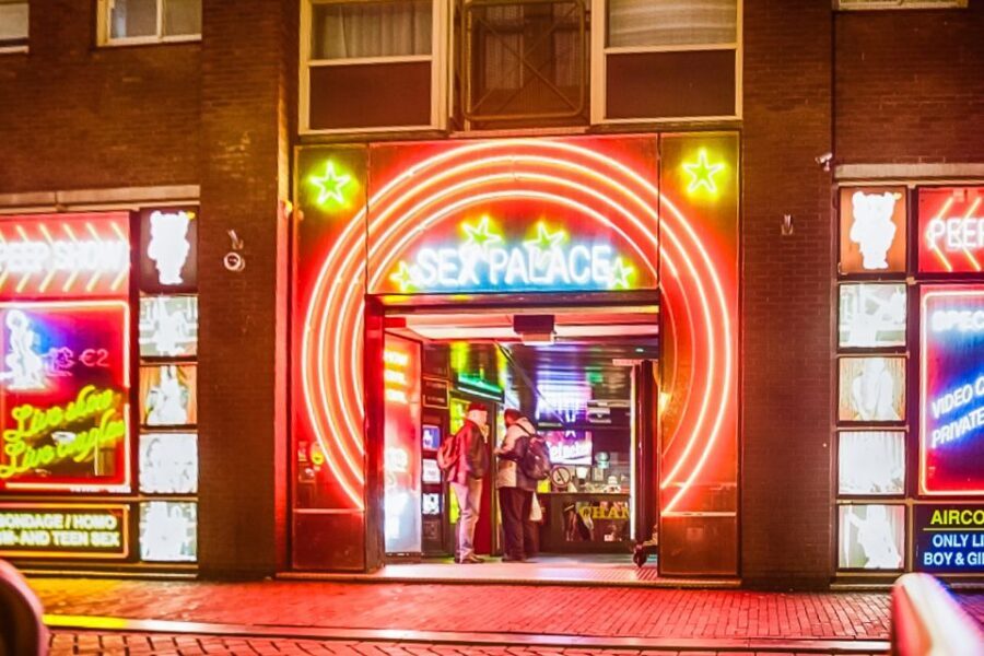Amsterdam Red Light District & Coffee Shop Tour - Where you’ll start and how the pace feels on foot