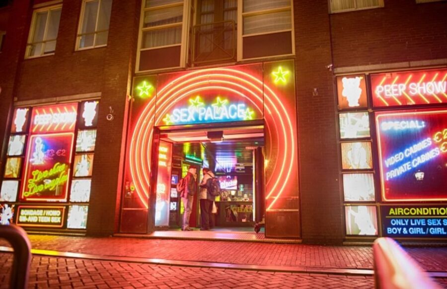 Amsterdam: Red Light District Exclusive Night Tour - Why an After-Dark Red Light District Walk Works